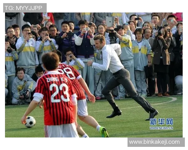 足球明星场上精彩对话揭秘球场内外的友谊与竞争